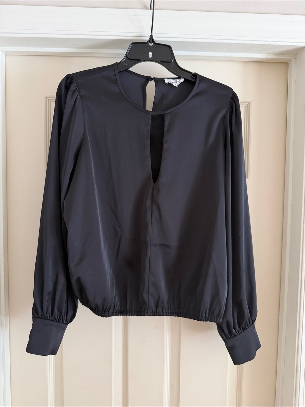 Good American Black Long-Sleeve Keyhole Top